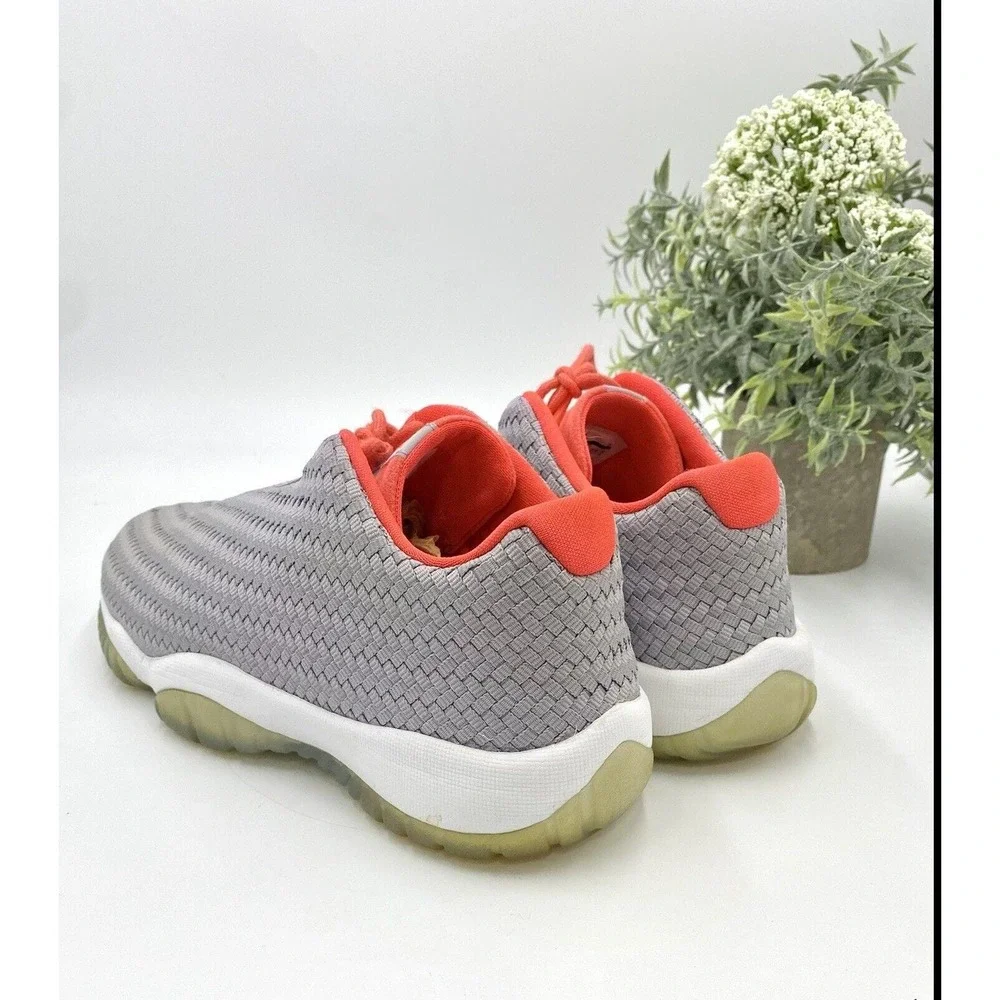 Nike Air Jordan Future Low BG GS Wolf Grey Infrared 23 White Size 6.5Y/ Sz 8 Wom